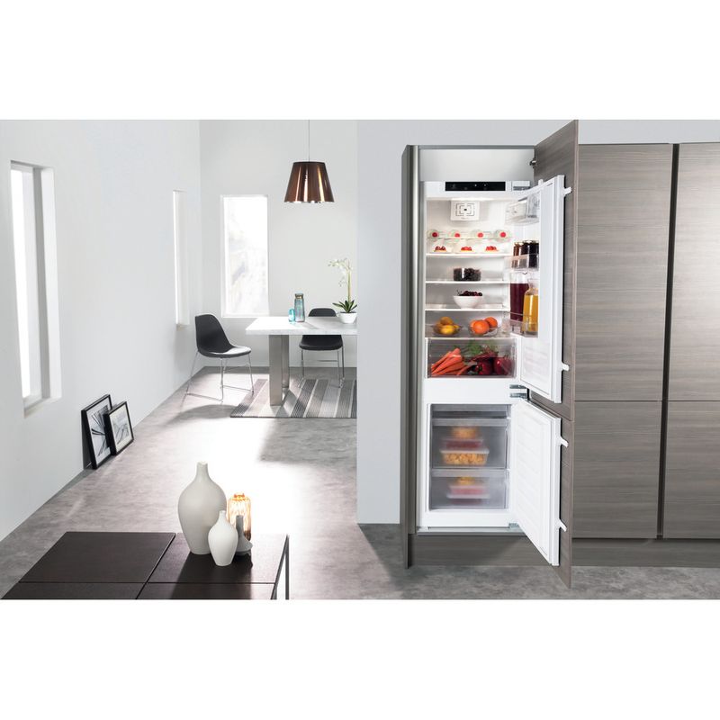 Whirlpool-Lodowka-z-zamrażarką-Do-zabudowy-ART-7811-Biel-Dwudrzwiow-y-a-Lifestyle-frontal-open