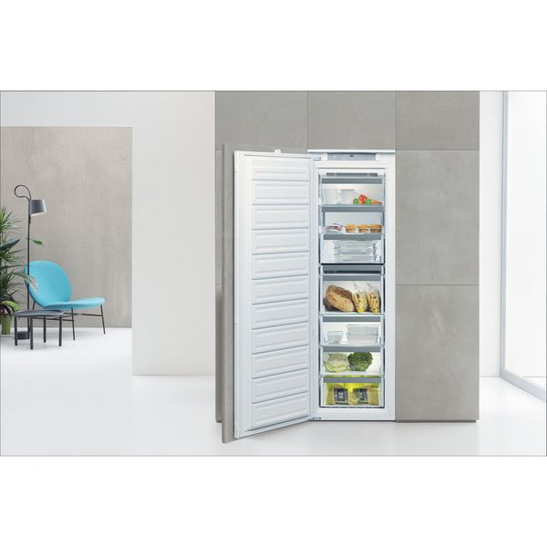 002__Lifestyle frontal open