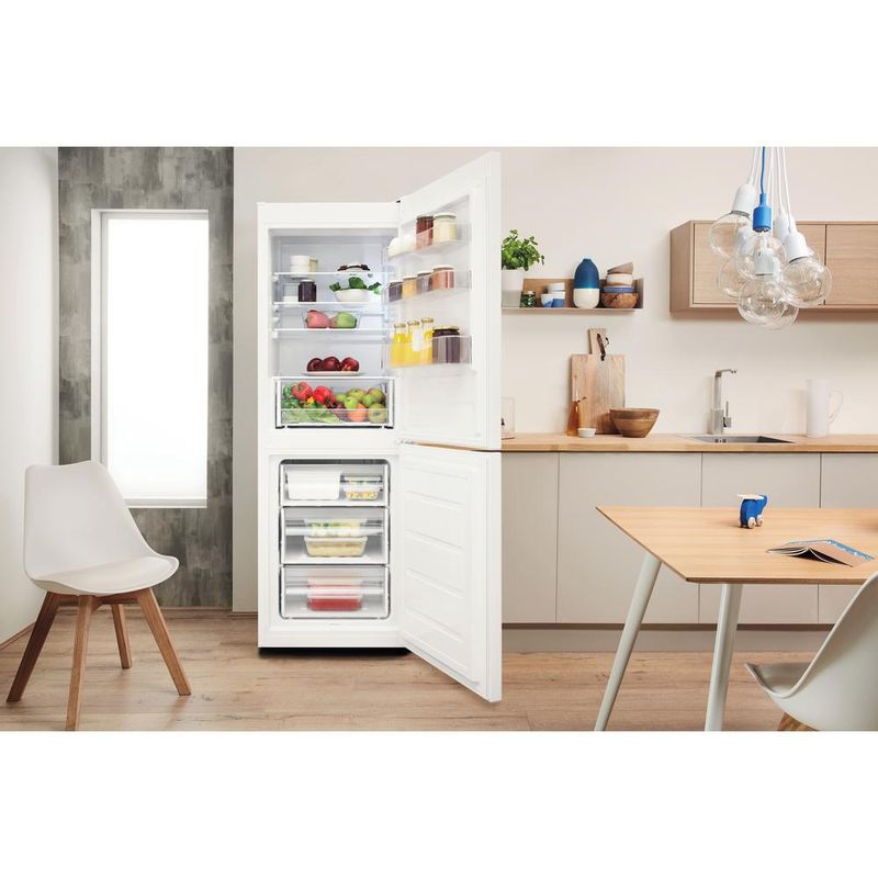 Indesit-Lodowka-z-zamrażarką-Wolnostojące-LI7-SN1E-W-Biel-Dwudrzwiow-y-a-Lifestyle-frontal-open