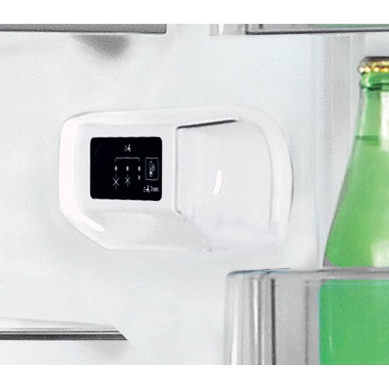 Indesit-Lodowka-z-zamrażarką-Wolnostojące-LI6-S1E-S-Srebrny-Dwudrzwiow-y-a-Lifestyle-control-panel