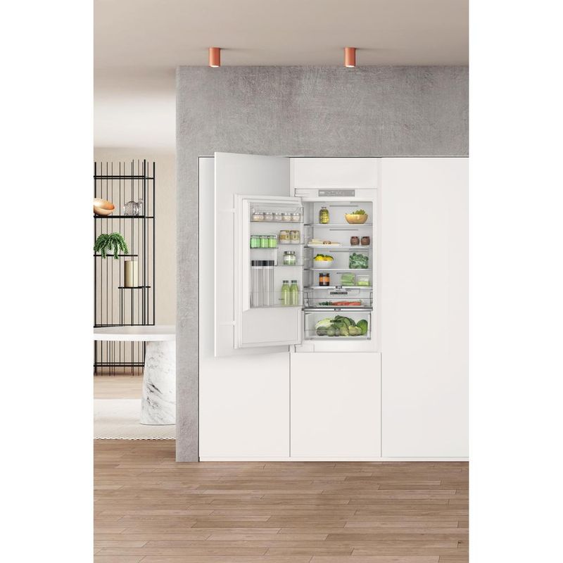 Whirlpool-Lodowka-z-zamrażarką-Do-zabudowy-WHC18-T322-Biel-Dwudrzwiow-y-a-Lifestyle-frontal