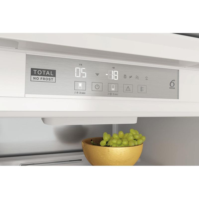 Whirlpool Lodówka z zamrażarką Do zabudowy WHC18 T574 P Biel Dwudrzwiow(y)a Control panel