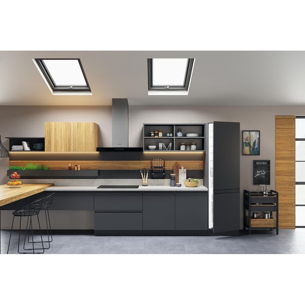 Hotpoint_Ariston-Chłodziarka-zamrażarka-Zabudowa-HAC20-T323-Biały-Dwudrzwiow-y-a-Lifestyle-perspective-open