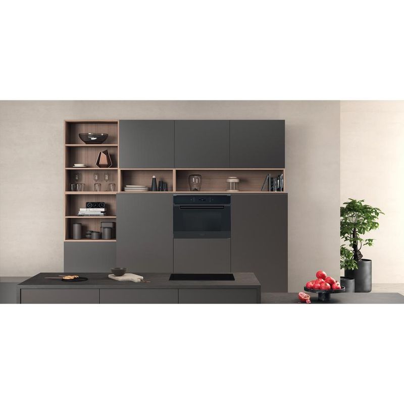 Hotpoint_Ariston Kuchenka mikrofalowa Zabudowa MP 776 BMI HA Black Anodized Elektroniczny 40 MW-Combi 900 Lifestyle frontal