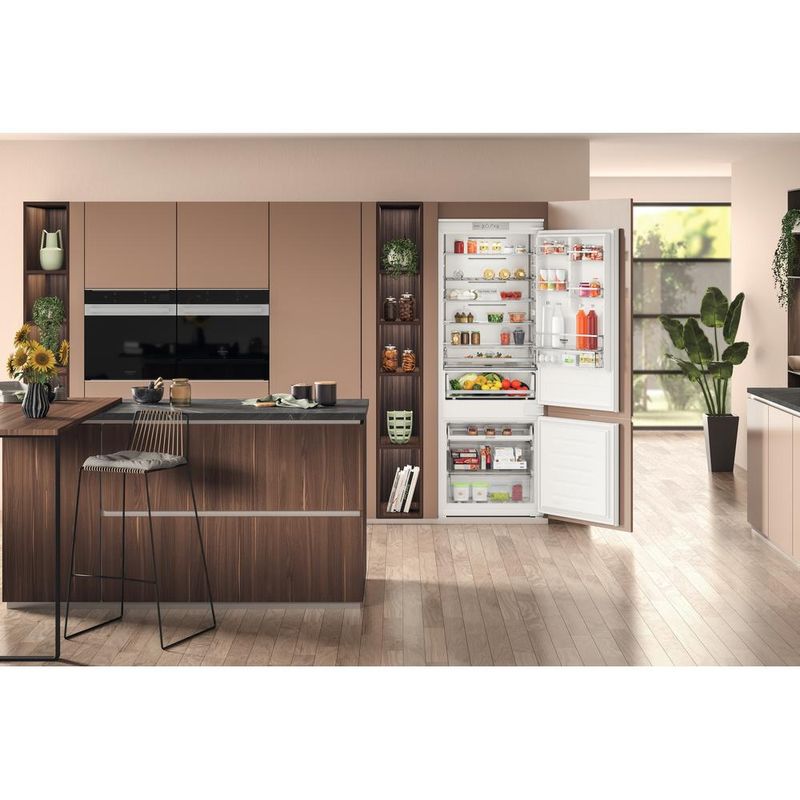 Hotpoint_Ariston Chłodziarka/zamrażarka Zabudowa HA SP70 T121 Biały Dwudrzwiow(y)a Lifestyle frontal open