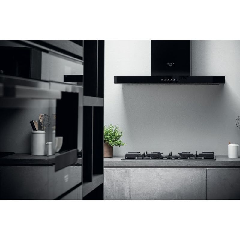 Hotpoint_Ariston-Okap-Zabudowa-HHBS-9.8C-LTD-K-Inox-Kominowy-Elektroniczny-Lifestyle-frontal