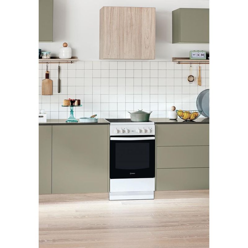 Indesit-Kuchenka-IS5V8GMW-E-Biel-Elektryczne-Lifestyle-perspective