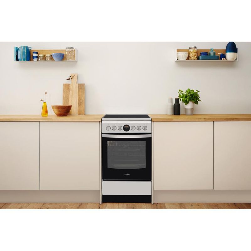 Indesit-Kuchenka-IS5V8CHX-E-Inox-Elektryczne-Lifestyle-frontal