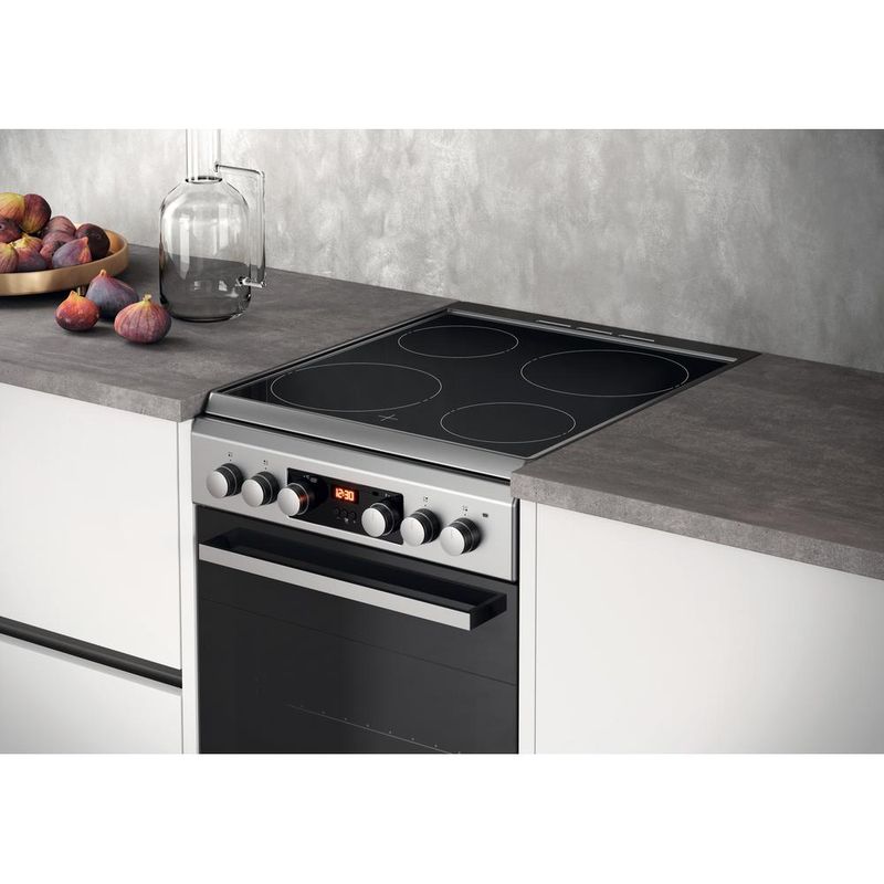 Whirlpool-Kuchenka-WS5V8CCX-E-Inox-Elektryczne-Lifestyle-perspective