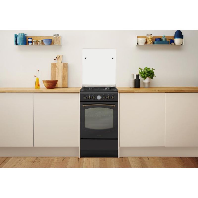 Indesit-Kuchenka-IS5G8MHA-E-Antracyt-Gazowy-Lifestyle-frontal