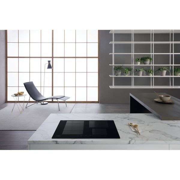 Whirlpool-Płyta-grzewcza-WF-S0160-NE-Czarny-Induction-vitroceramic-Lifestyle-frontal-top-down