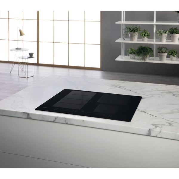 Whirlpool-Płyta-grzewcza-WF-S4160-BF-Czarny-Induction-vitroceramic-Lifestyle-perspective