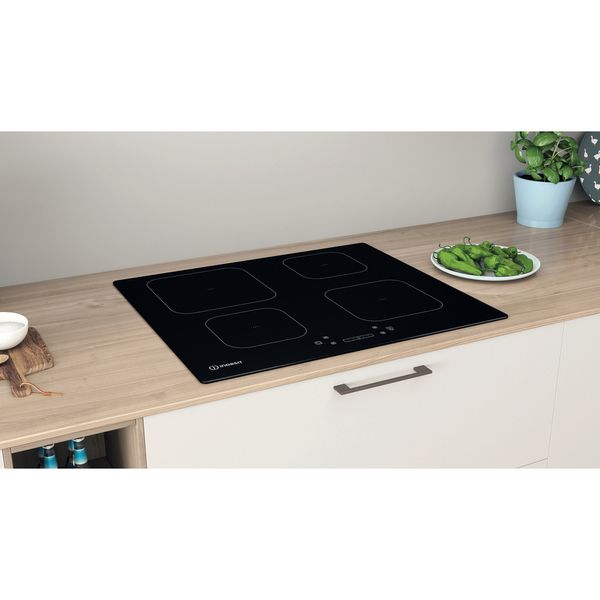 Indesit-Płyta-grzewcza-IS-83Q60-NE-Czarny-Induction-vitroceramic-Lifestyle-perspective