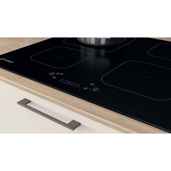 Indesit-Płyta-grzewcza-IS-83Q60-NE-Czarny-Induction-vitroceramic-Lifestyle-control-panel