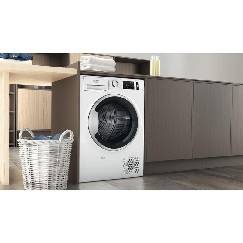 Hotpoint_Ariston Suszarka do ubrań NT M11 82SK EU Biały Lifestyle perspective