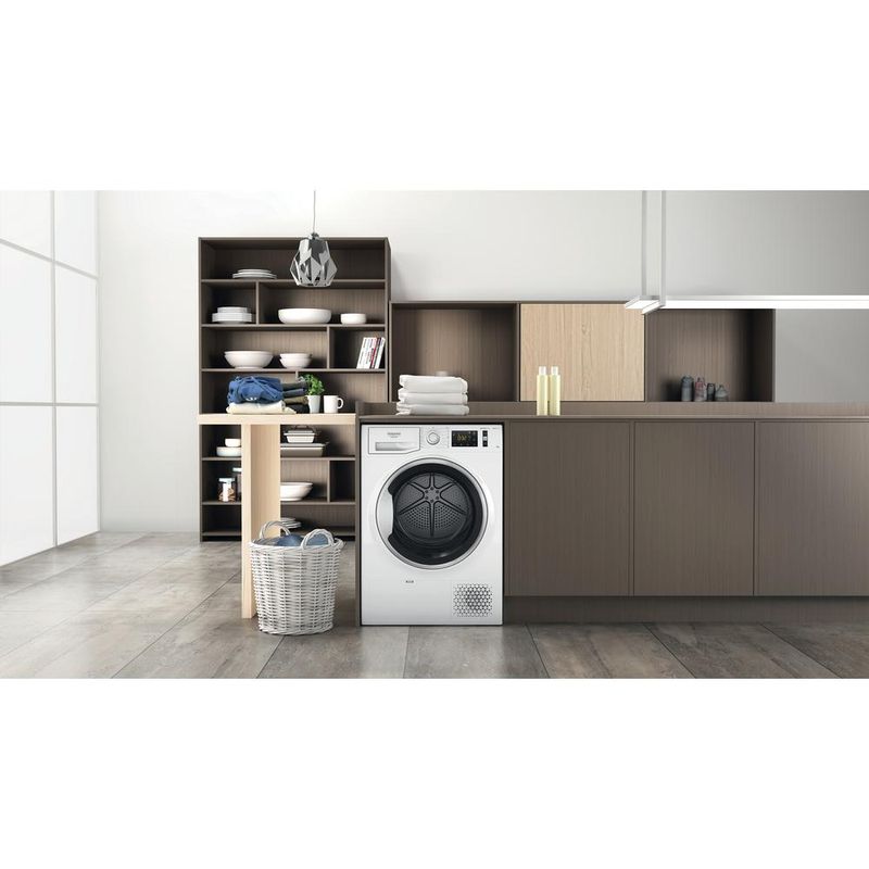 Hotpoint_Ariston Suszarka do ubrań NT M11 82SK EU Biały Lifestyle frontal