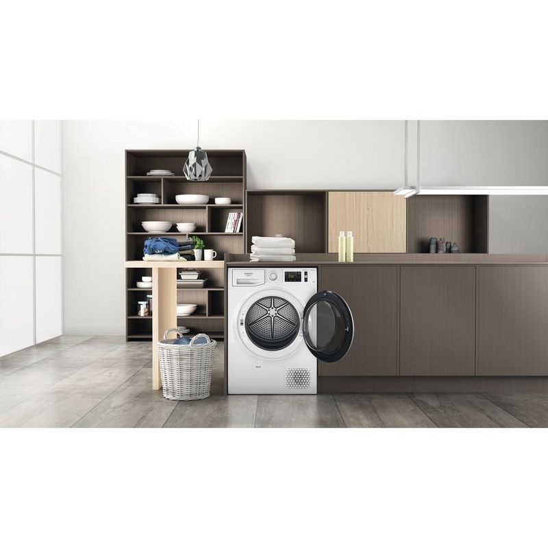 Hotpoint_Ariston Suszarka do ubrań NT M11 82SK EU Biały Lifestyle frontal open