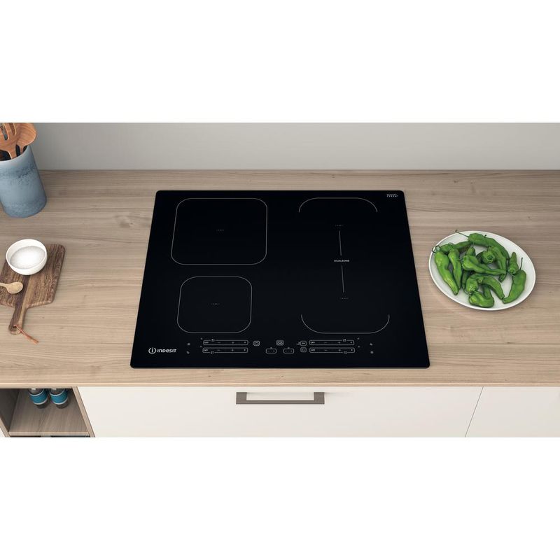 Indesit Płyta grzewcza IB 65B60 NE Czarny Induction vitroceramic Lifestyle frontal top down