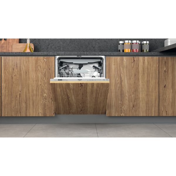 Hotpoint_Ariston-Zmywarka-Zabudowa-HI-5030-WEF-W-pełni-zintegrowany-D-Lifestyle-frontal-open