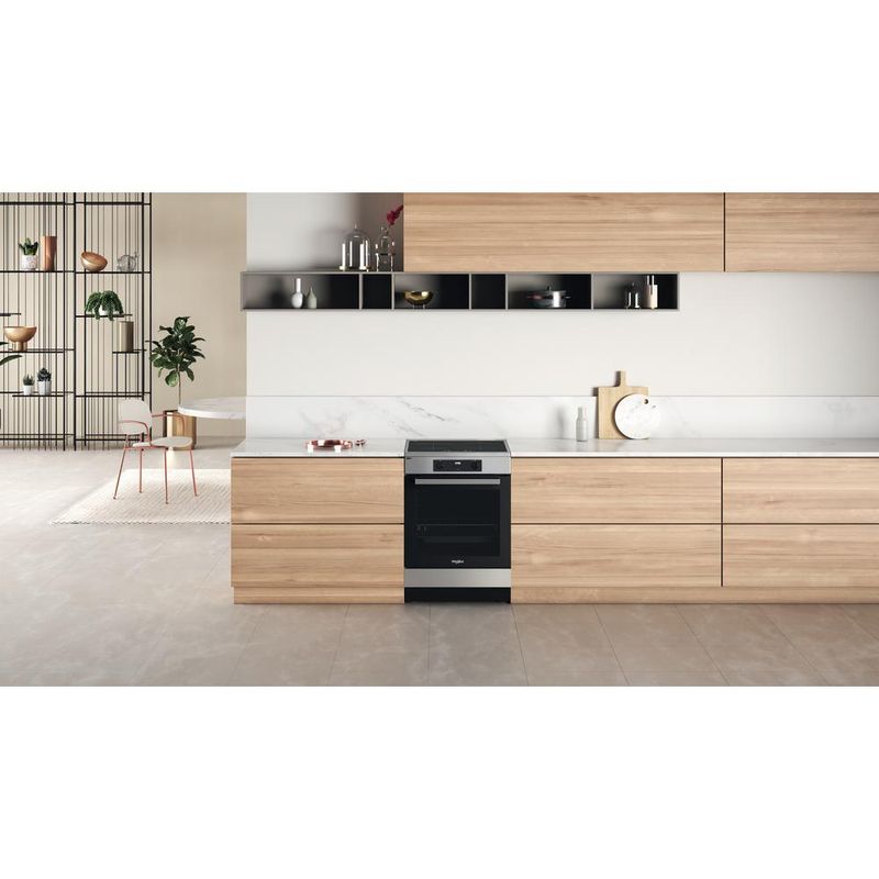 Whirlpool-Kuchenka-WS68IQ8CCXT-E-Inox-Elektryczne-Lifestyle-frontal