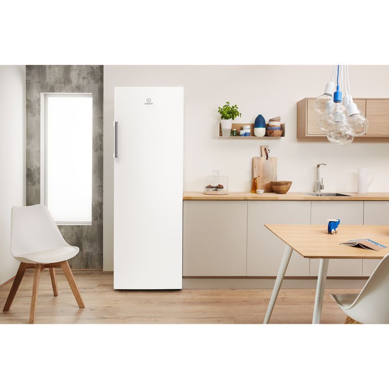 Indesit-Lodowka-Wolnostojące-SI6-1-W-Biały-Lifestyle-frontal