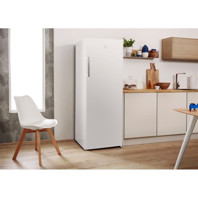 Indesit-Lodowka-Wolnostojące-SI6-1-W-Biały-Lifestyle-perspective