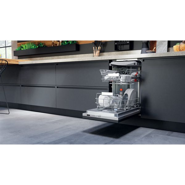 Hotpoint_Ariston-Zmywarka-Zabudowa-HSIO-3O35-WFE-W-pełni-zintegrowany-D-Lifestyle-perspective-open