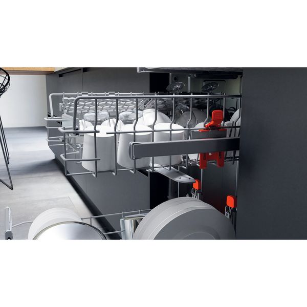 Hotpoint_Ariston-Zmywarka-Zabudowa-HSIO-3O35-WFE-W-pełni-zintegrowany-D-Lifestyle-detail