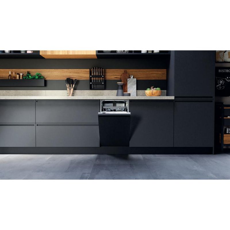 Hotpoint_Ariston Zmywarka Zabudowa HSIC 3T127 C W pełni zintegrowany E Lifestyle frontal