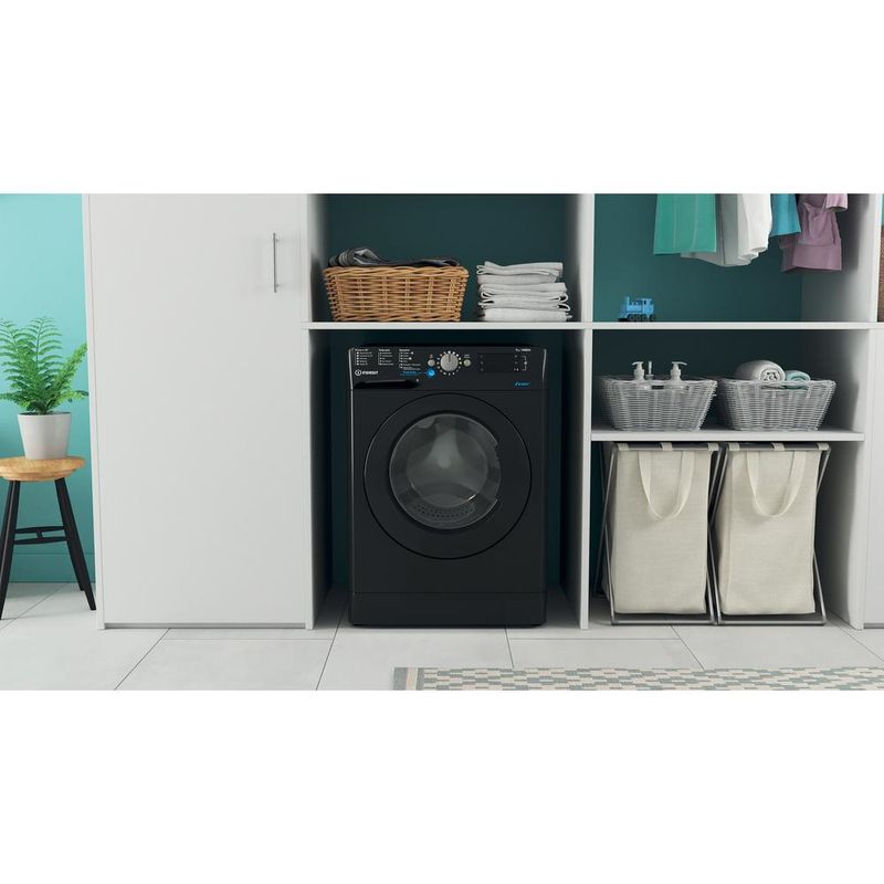 Indesit Pralka Wolnostojące BWE 71452X K PL N Czarny Ładowany od frontu E Lifestyle frontal