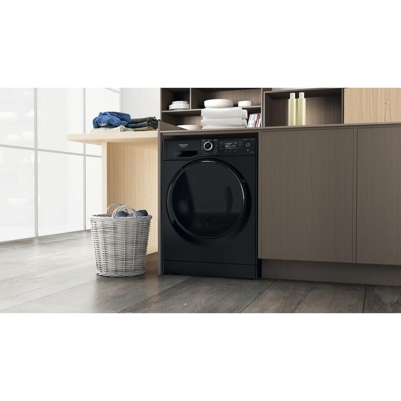 Hotpoint_Ariston Pralko-suszarka Wolnostojący NDD 11725 BDA EE Czarny Ładowany od frontu Lifestyle perspective