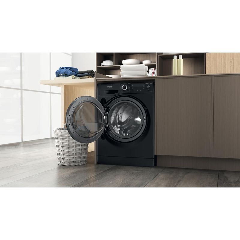 Hotpoint_Ariston Pralko-suszarka Wolnostojący NDD 11725 BDA EE Czarny Ładowany od frontu Lifestyle perspective open