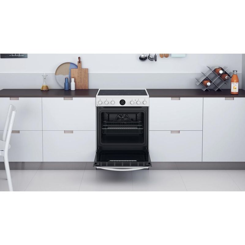 Indesit-Kuchenka-IS67V8CHW-E-Biel-Elektryczne-Lifestyle-frontal-open