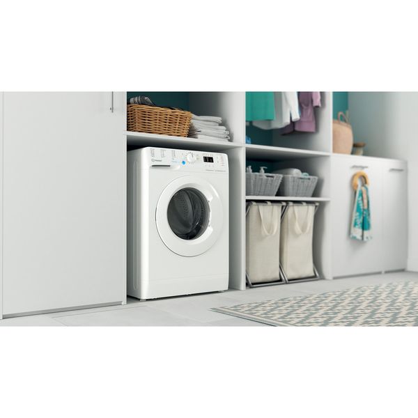 Indesit-Pralka-Wolnostojące-BWSA-61294-W-EU-N-Biel-Ładowany-od-frontu-C-Lifestyle-perspective