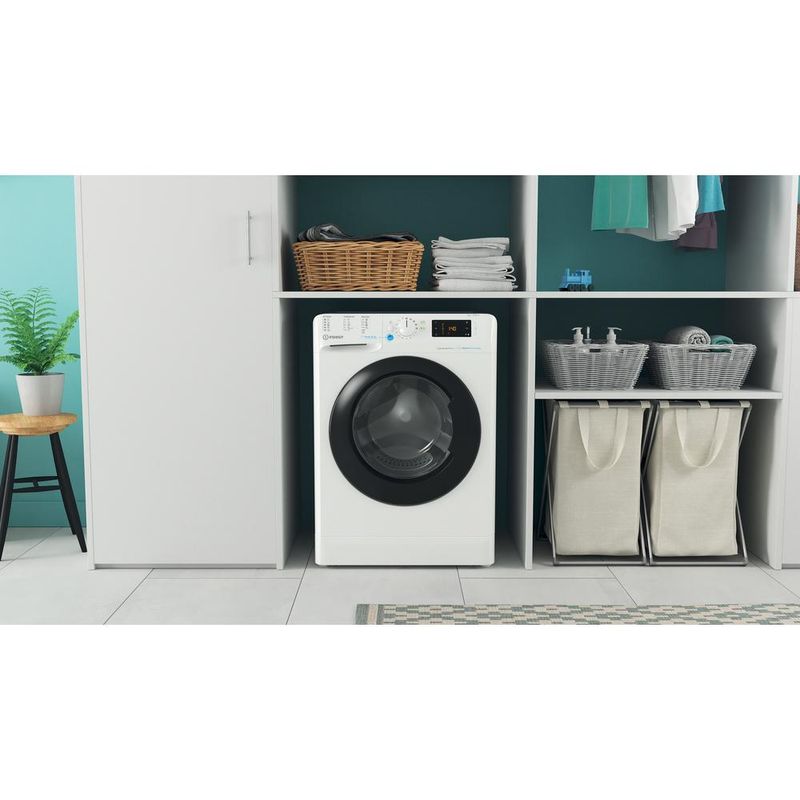 Indesit Pralka Wolnostojące BWSE 71295X WBV EU Biel Ładowany od frontu B Lifestyle frontal