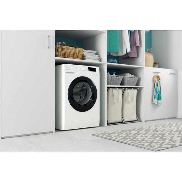 Indesit-Pralka-Wolnostojące-MTWSE-61294-WK-EE-Biel-Ładowany-od-frontu-C-Lifestyle-perspective