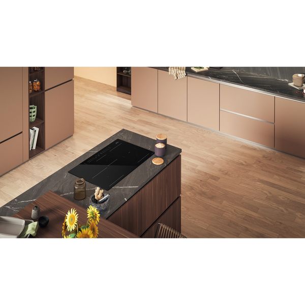 Hotpoint_Ariston-Płyta-grzejna-HS-1377C-CPNE-Czarny-Induction-vitroceramic-Lifestyle-perspective