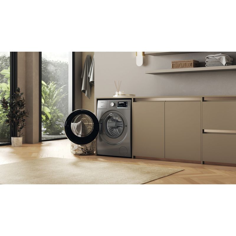 Whirlpool-Pralka-Wolnostojące-W8-99ADS-SILENCE-PL-Srebrny-Ładowany-od-frontu-A-Lifestyle-perspective-open