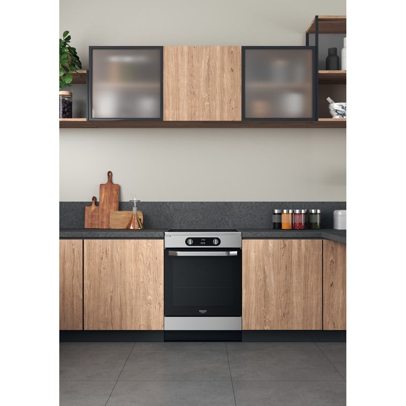 Hotpoint_Ariston-Kuchenka-wolnostojąca-HS68IQ8CHX-E-Inox-Elektryczne-Lifestyle-frontal