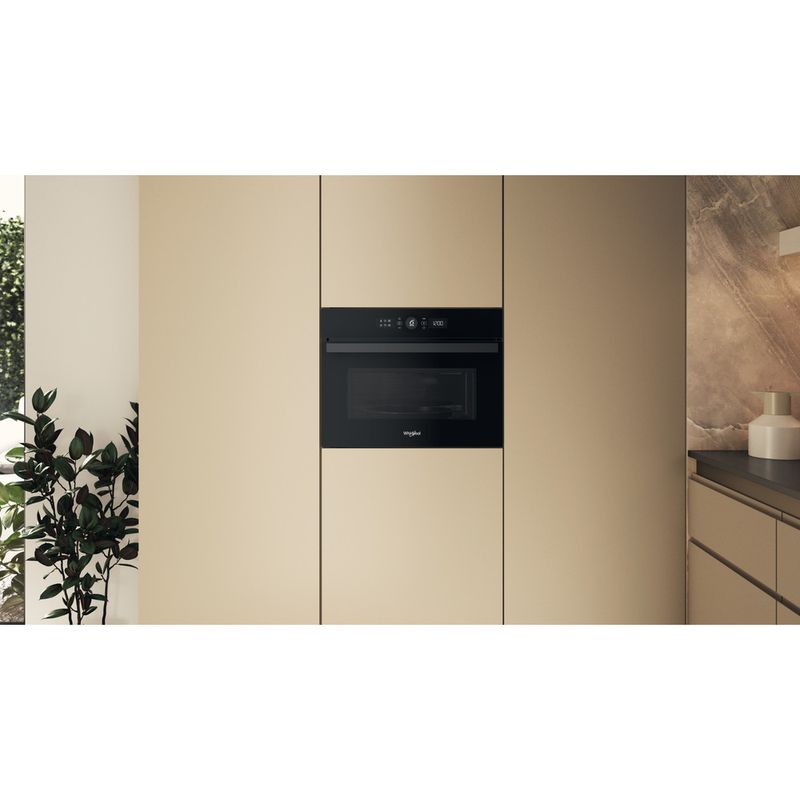 Whirlpool-Mikrofalowka-Do-zabudowy-WMW44HMB-Czarny-Elektroniczny-40-MW---Grill-900-Lifestyle-frontal