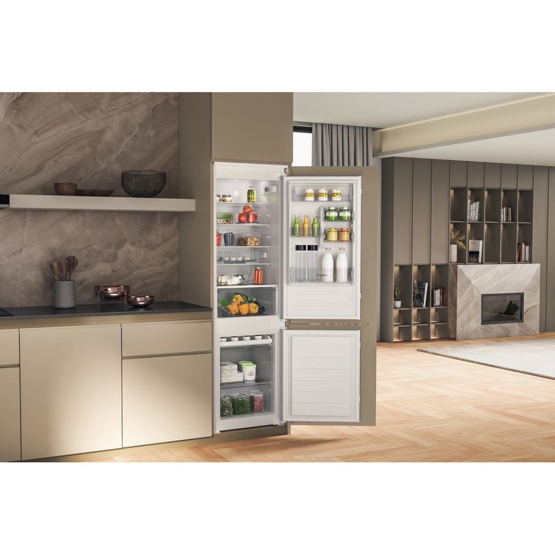 Whirlpool Lodówka z zamrażarką Do zabudowy WHC18D051A1 Biel Dwudrzwiow(y)a Lifestyle perspective open