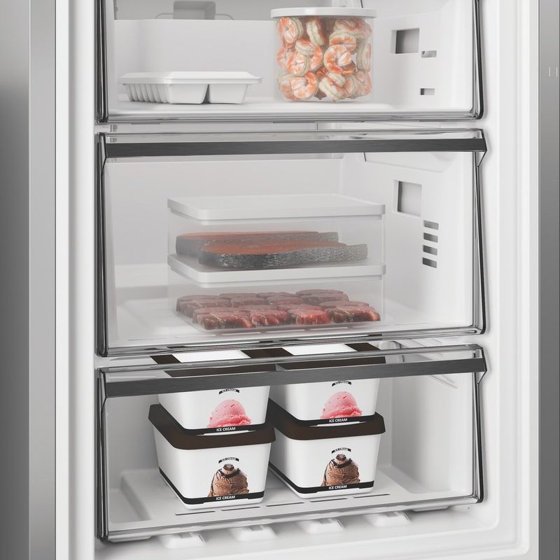 Whirlpool Lodówka z zamrażarką Wolnostojące WPC 84I XP New Silver – ARC 1035 Dwudrzwiow(y)a Lifestyle detail