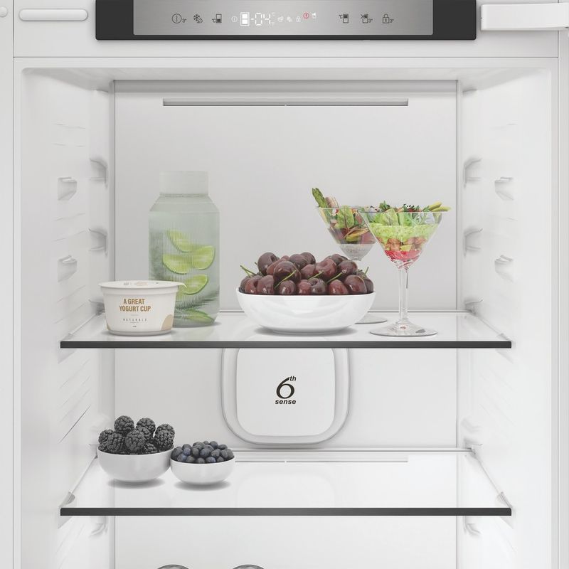 Whirlpool Lodówka z zamrażarką Do zabudowy WHK2 5322 B4E Zinc Metal Dwudrzwiow(y)a Lifestyle frontal