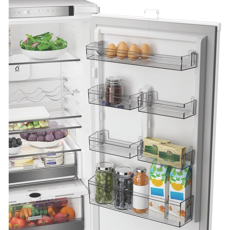 Whirlpool Lodówka z zamrażarką Do zabudowy WHK2 5292 B4E Zinc Metal Dwudrzwiow(y)a Lifestyle detail