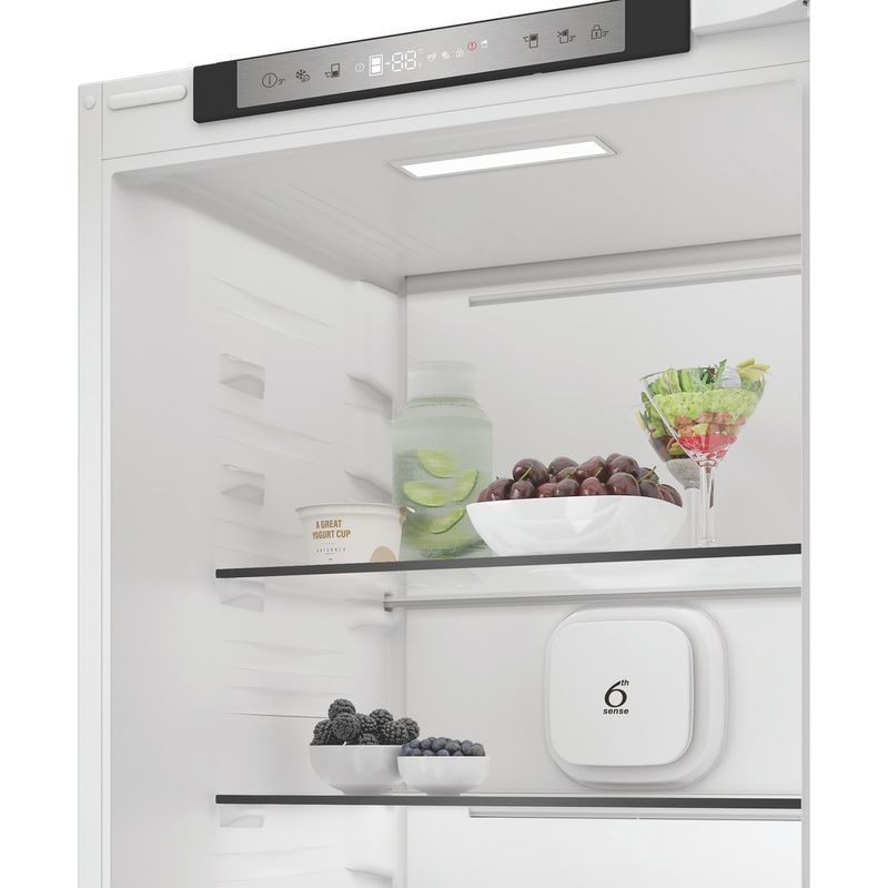Whirlpool Lodówka z zamrażarką Do zabudowy WHK2 5322 B4E Zinc Metal Dwudrzwiow(y)a Lifestyle perspective