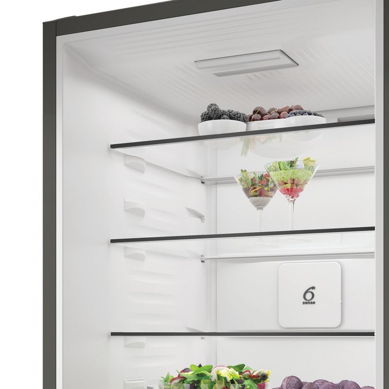 Whirlpool-Lodowka-z-zamrażarką-Wolnostojące-WHK-26413-X6EA1-ARC-764-Manhattan-Gray-Dwudrzwiow-y-a-Lifestyle-detail
