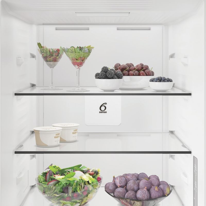 Whirlpool-Lodowka-z-zamrażarką-Wolnostojące-WHK-22372-X5EA1-ARC-764-Manhattan-Gray-Dwudrzwiow-y-a-Lifestyle-frontal